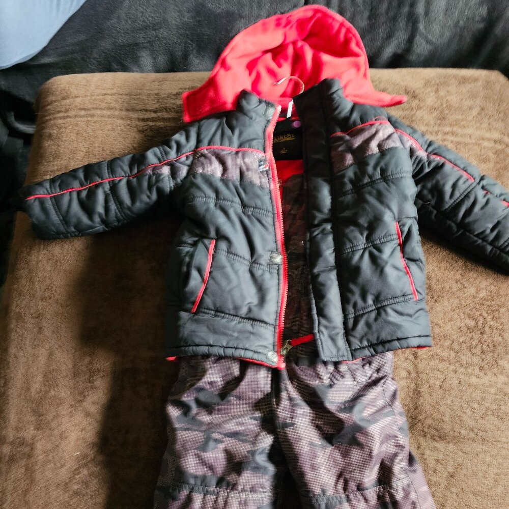 iXtreme Boys Snowsuit Size 4 – Black/Red Jacket & Gray Camo Bib Set